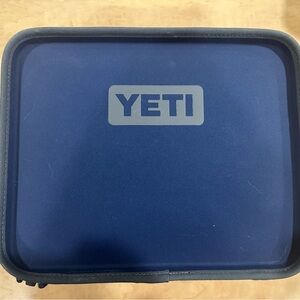 YETI Daytrip Lunch Box